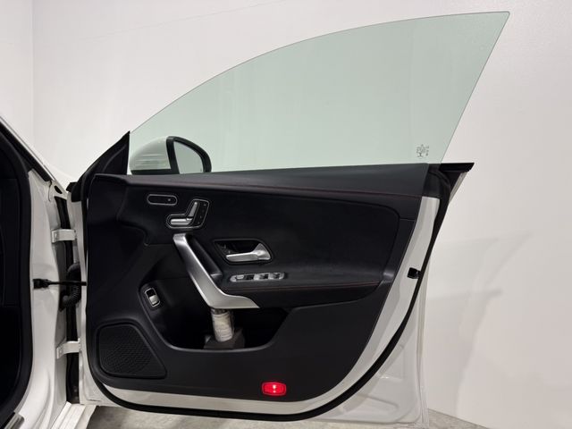 MERCEDES BENZ CLA CL 2021 Image 31