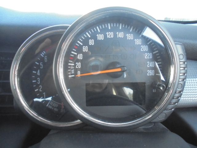 BMW MINI COOPER 5DOO 2015 Image 31