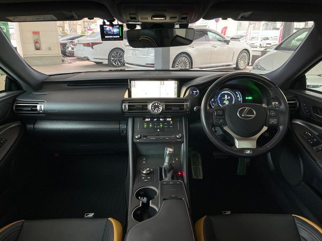 TOYOTA LEXUS RC300H 2019 Image 31