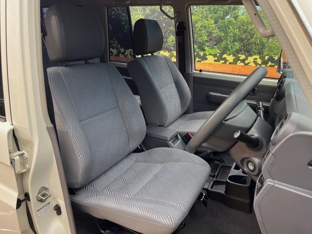 TOYOTA LANDCRUISER VAN 2015 Image 31
