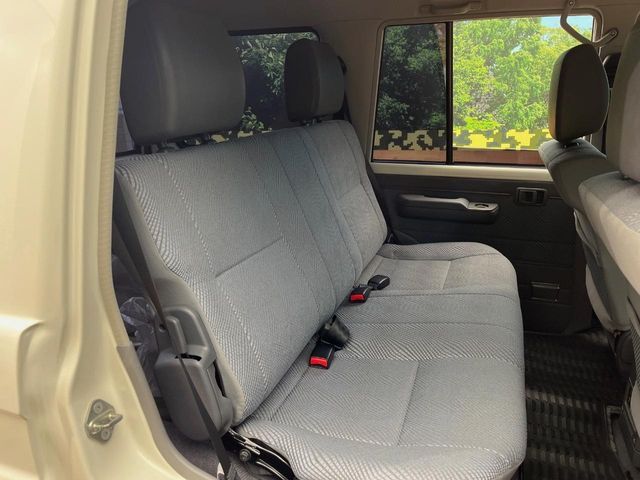 TOYOTA LANDCRUISER VAN 2015 Image 31