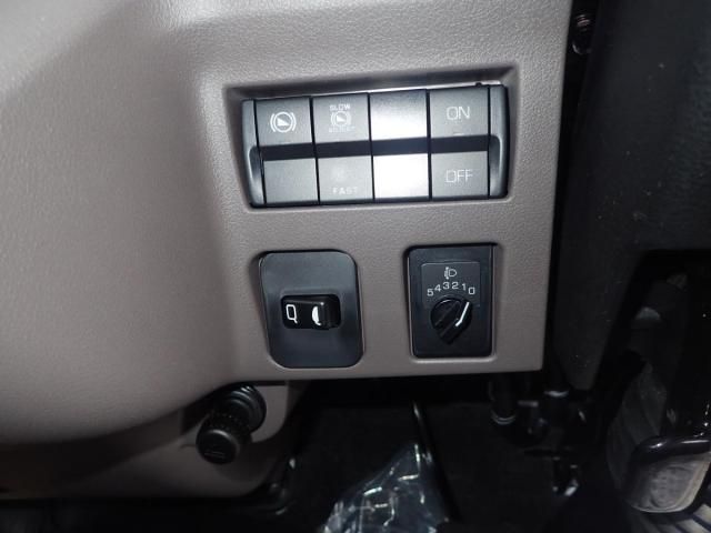 MITSUBISHI CANTER 2025 Image 31