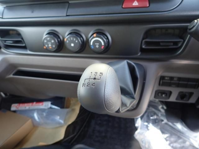 MITSUBISHI CANTER 2025 Image 31