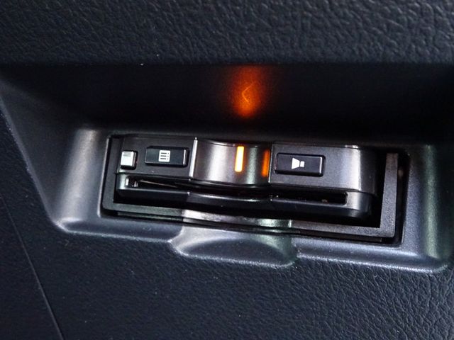 TOYOTA VITZ 2019 Image 31