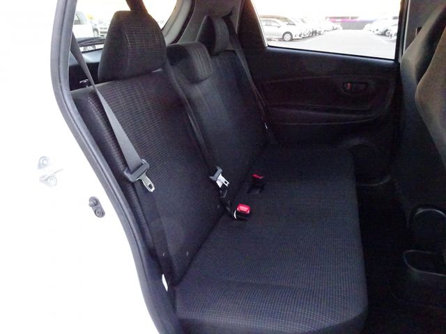 TOYOTA VITZ 2019 Image 31