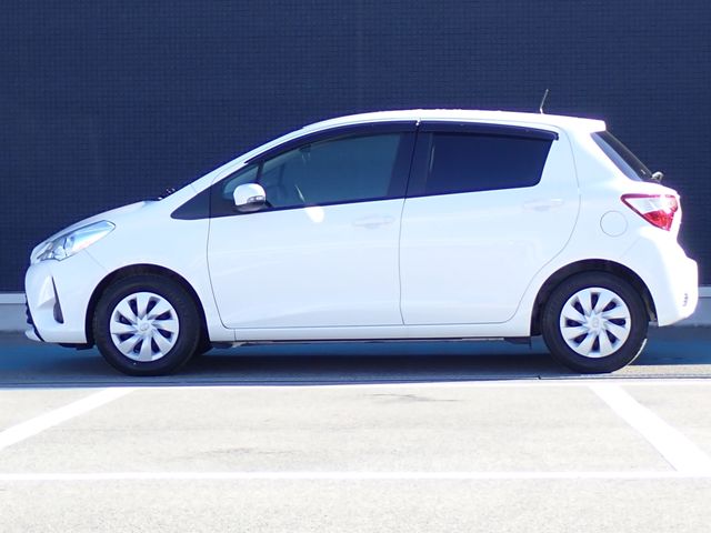 TOYOTA VITZ 2019 Image 31