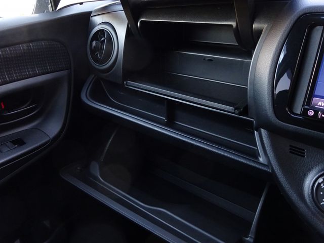 TOYOTA VITZ 2019 Image 31