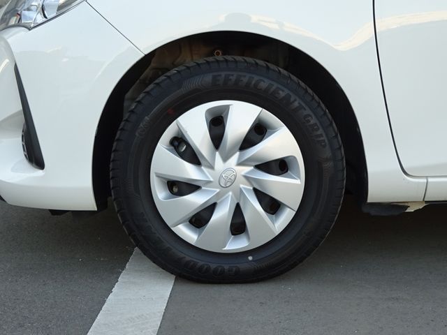 TOYOTA VITZ 2019 Image 31