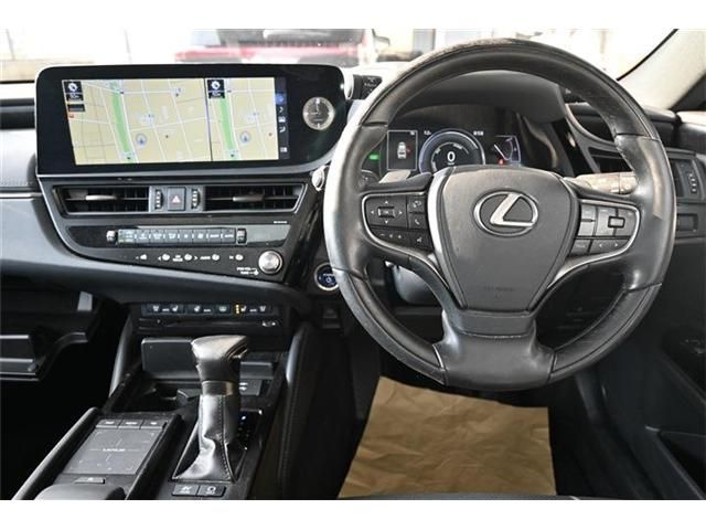 TOYOTA LEXUS ES300H 2022 Image 31