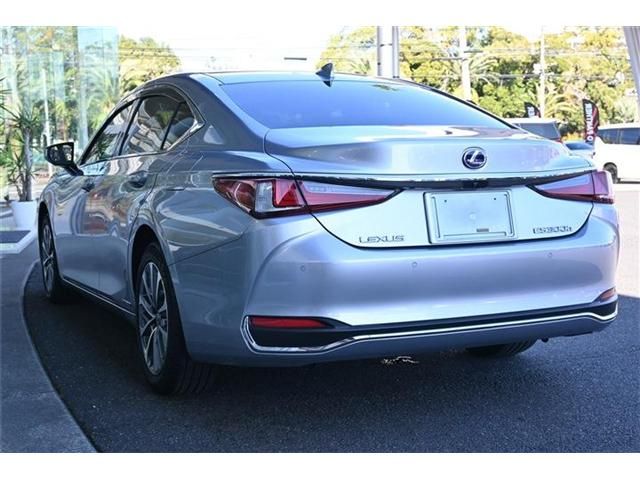 TOYOTA LEXUS ES300H 2022 Image 31