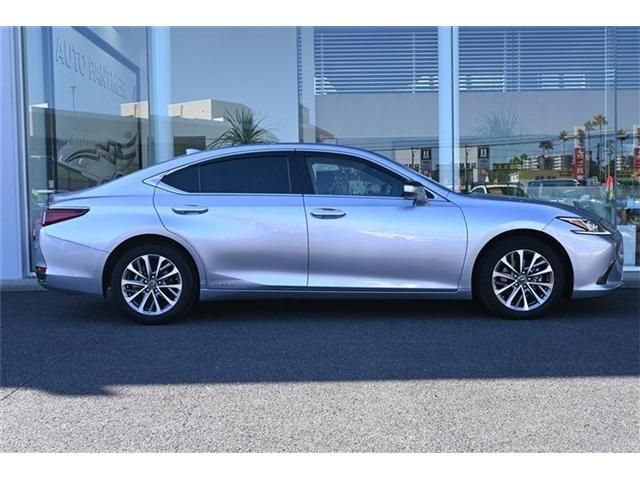 TOYOTA LEXUS ES300H 2022 Image 31