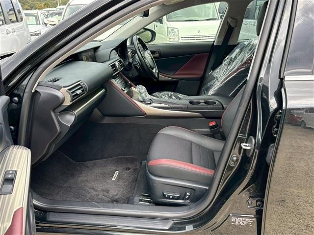 TOYOTA LEXUS IS300H 2016 Image 31