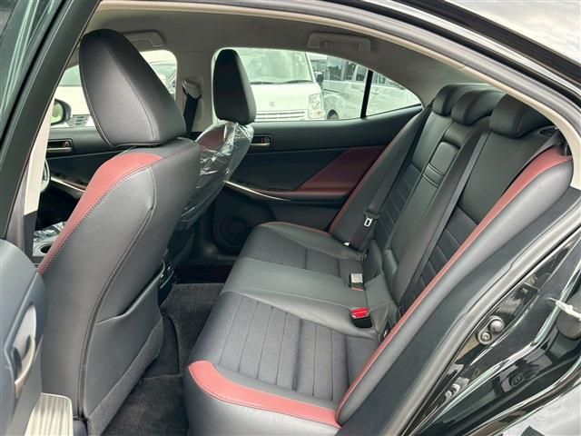 TOYOTA LEXUS IS300H 2016 Image 31