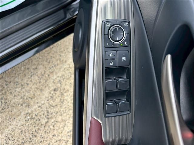 TOYOTA LEXUS IS300H 2016 Image 31