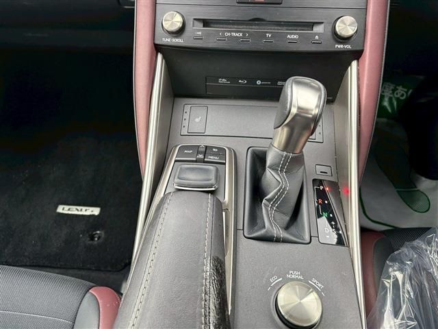 TOYOTA LEXUS IS300H 2016 Image 31