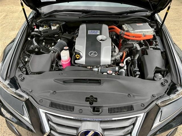 TOYOTA LEXUS IS300H 2016 Image 31