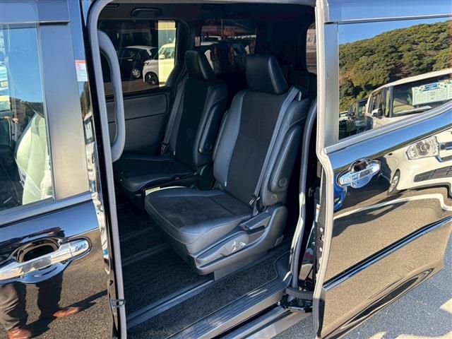 TOYOTA NOAH 2021 Image 31