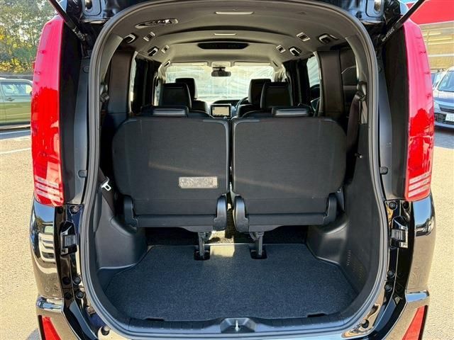 TOYOTA NOAH 2021 Image 31