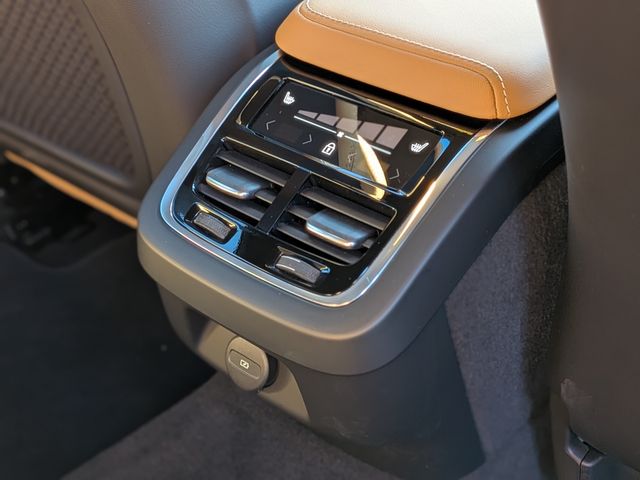 VOLVO V60 CROSS COUN 2024 Image 31