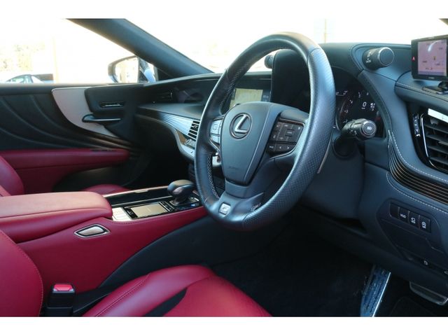 TOYOTA LEXUS LS500 2019 Image 31