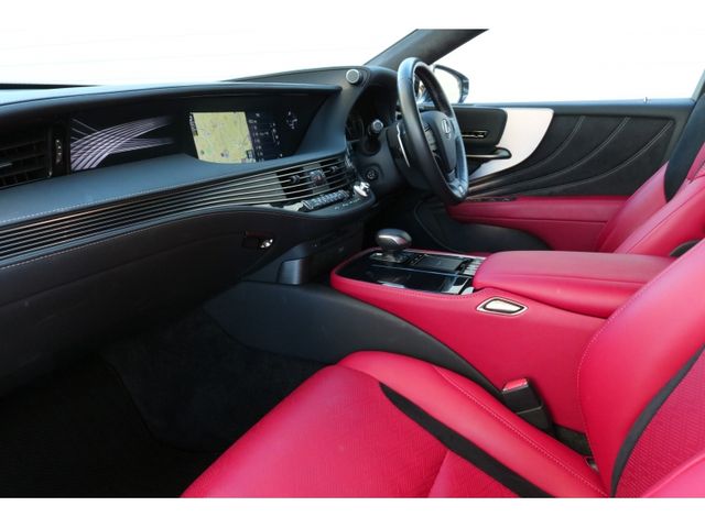 TOYOTA LEXUS LS500 2019 Image 31