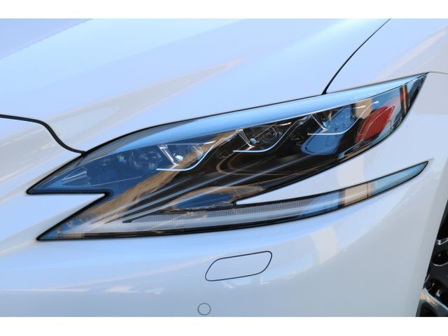 TOYOTA LEXUS LS500 2019 Image 31