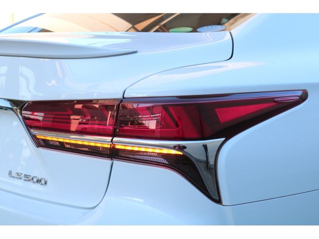 TOYOTA LEXUS LS500 2019 Image 31