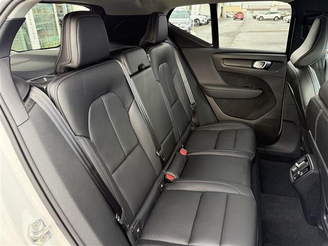 VOLVO XC40 2018 Image 31