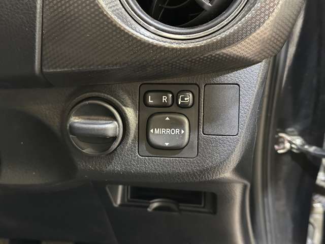 TOYOTA VITZ 2016 Image 31