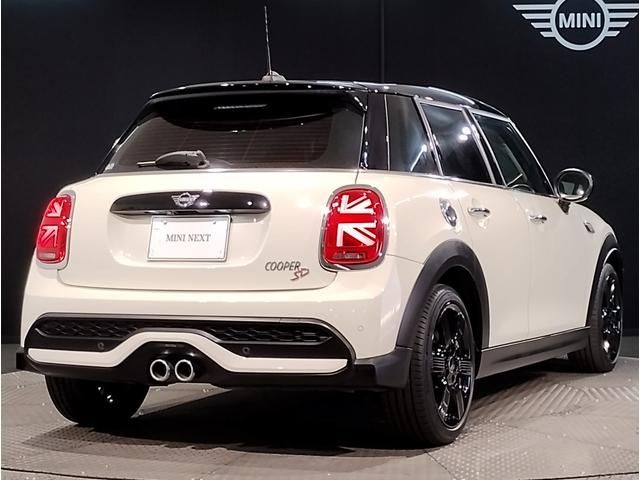 BMW MINI COOPER SD 5DOOR 2021 Image 31