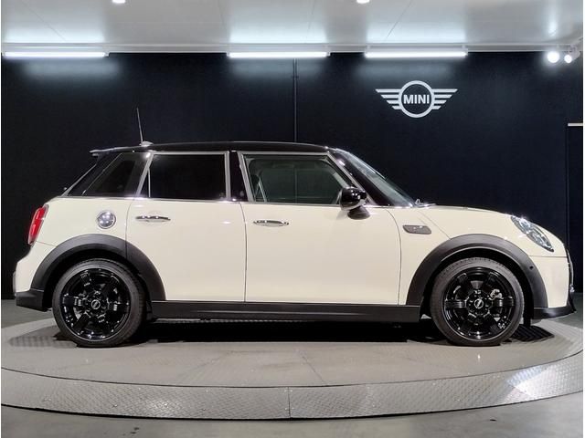 BMW MINI COOPER SD 5DOOR 2021 Image 31