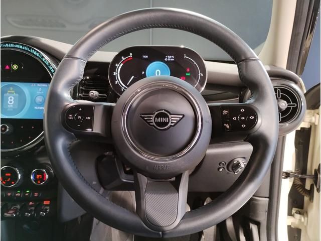 BMW MINI COOPER SD 5DOOR 2021 Image 31