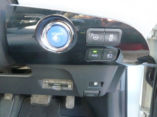 TOYOTA PRIUS 4WD 2019 Image 31