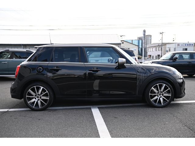 BMW MINI COOPER S 5DOOR 2023 Image 31