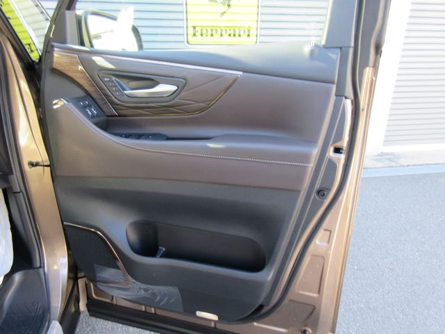 TOYOTA ALPHARD HYBRID 2025 Image 31