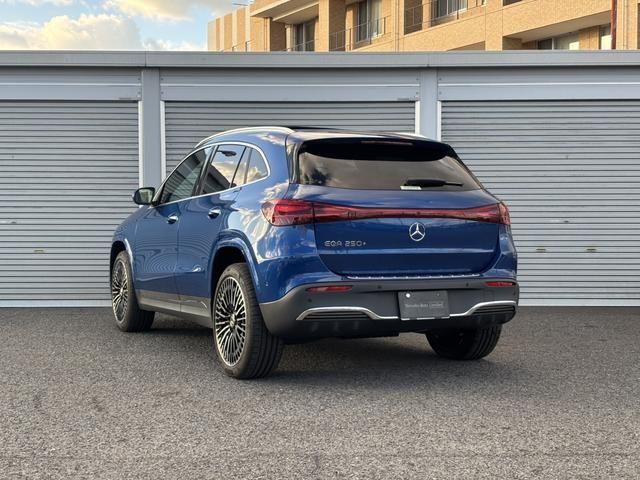 MERCEDES BENZ EQA 2024 Image 31