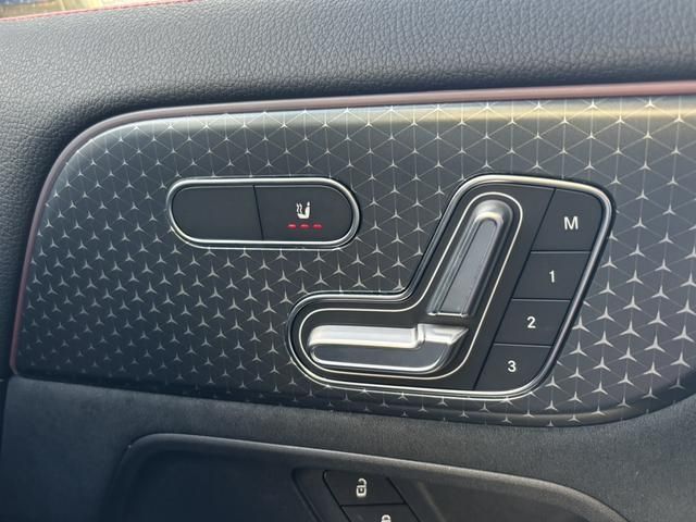 MERCEDES BENZ EQA 2024 Image 31