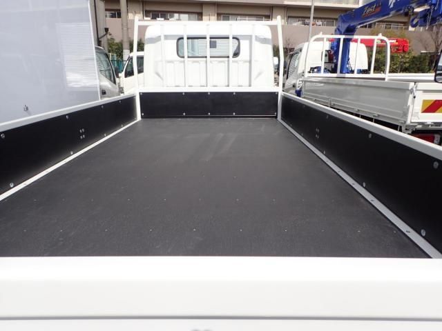 MITSUBISHI CANTER 2025 Image 31