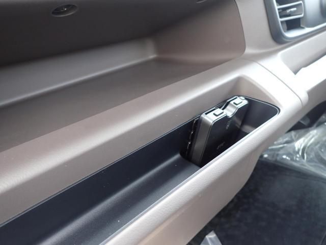 MITSUBISHI CANTER 2025 Image 31