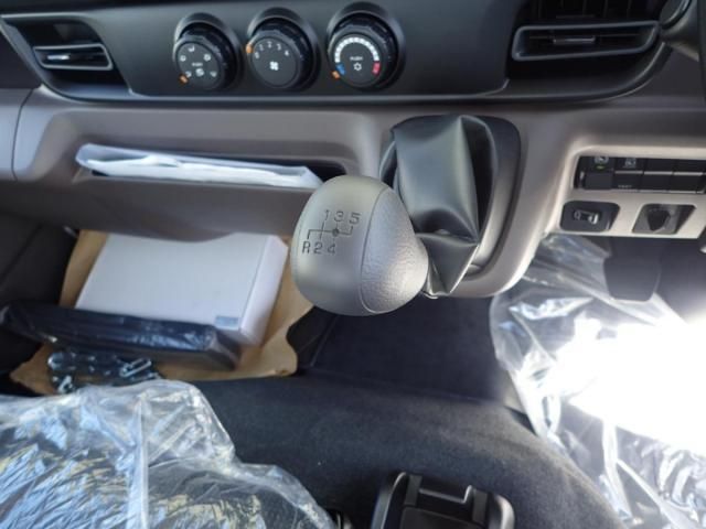 MITSUBISHI CANTER 2025 Image 31