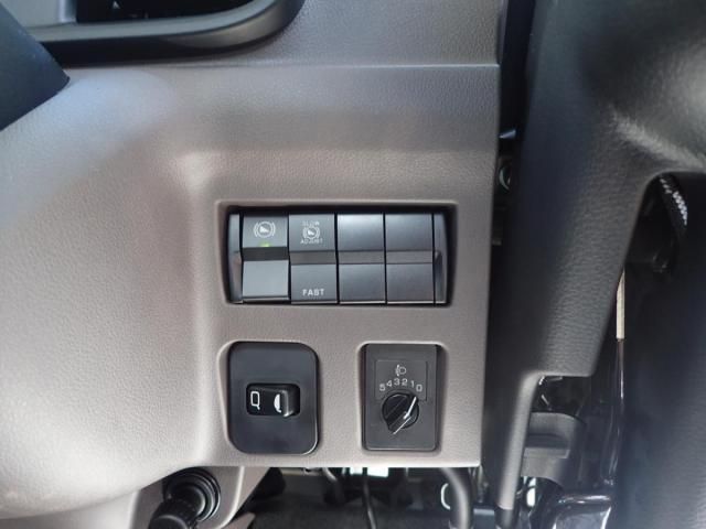 MITSUBISHI CANTER 2025 Image 31