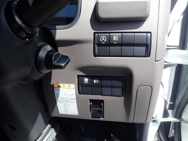 MITSUBISHI CANTER 2025 Image 31