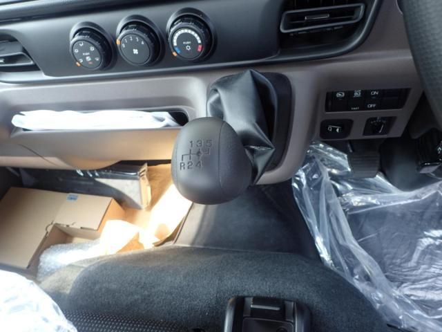 MITSUBISHI CANTER 2025 Image 31