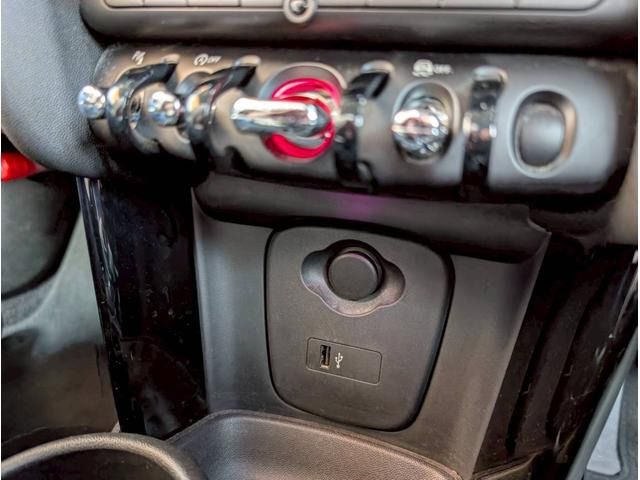 BMW MINI COOPER S 5DOOR 2019 Image 31