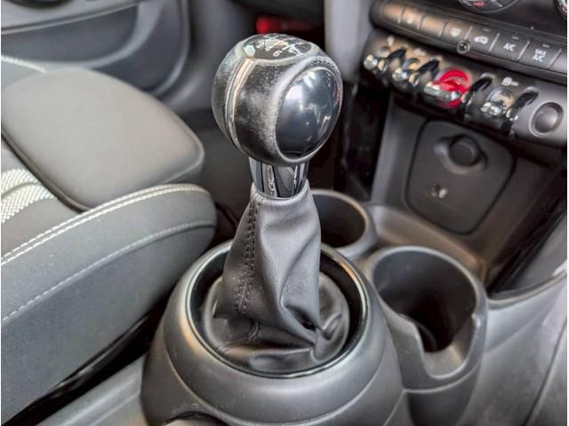 BMW MINI COOPER S 5DOOR 2019 Image 31