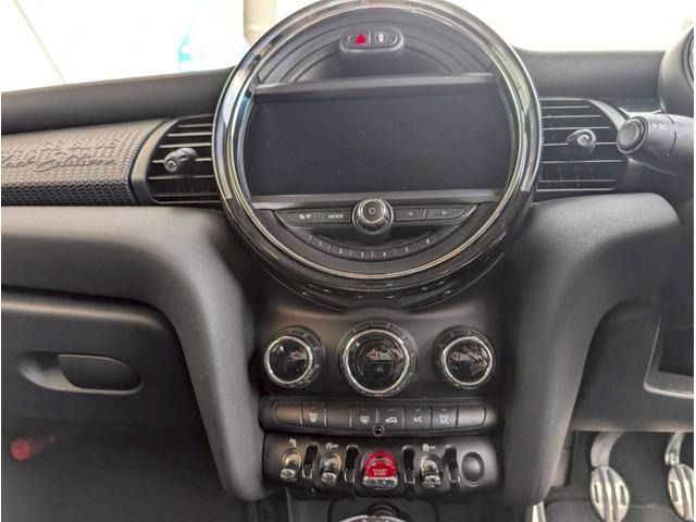 BMW MINI COOPER S 5DOOR 2019 Image 31