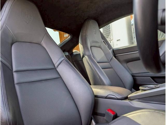 PORSCHE 911 2019 Image 31