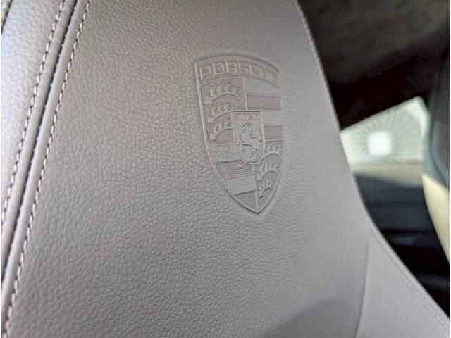 PORSCHE 911 2019 Image 31