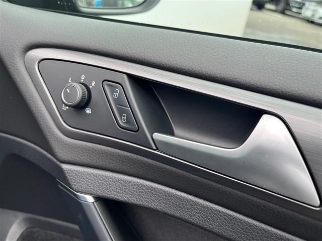 VOLKSWAGEN GOLF 2019 Image 31