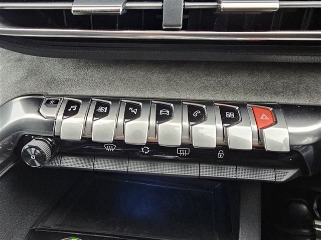 PEUGEOT 3008 2018 Image 31